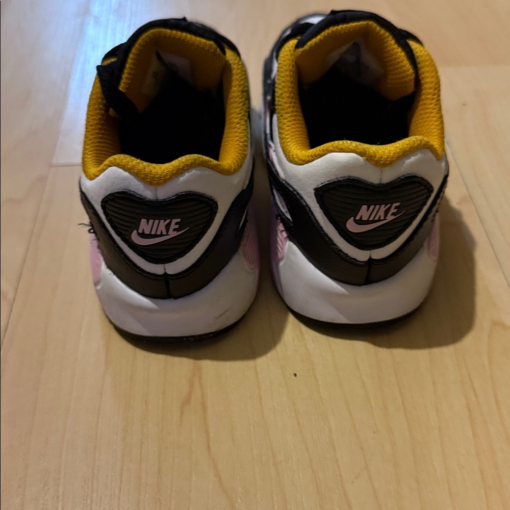Nike Kids Black, White, and Yellow Sneakers toddler 8c - Picture 4 of 6